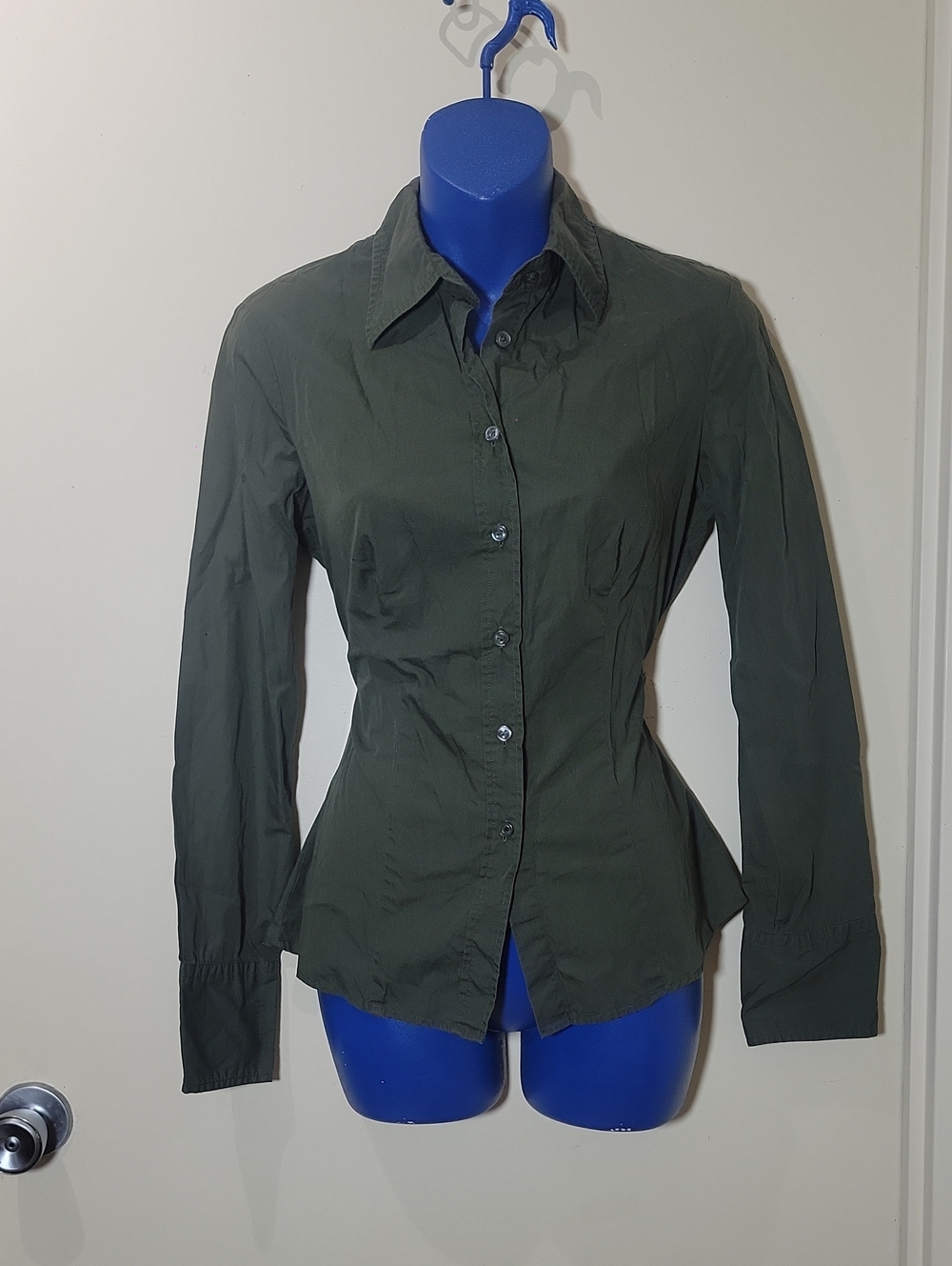 Womenโs Cotti. Button-Up Shirt